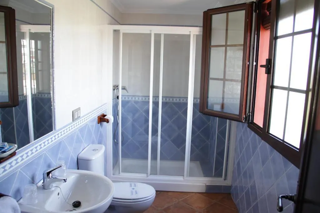 Hostal Pechi Huévar 2*,